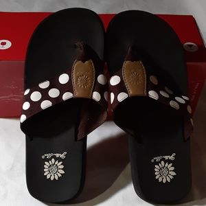 Brown polka dot flip flops.